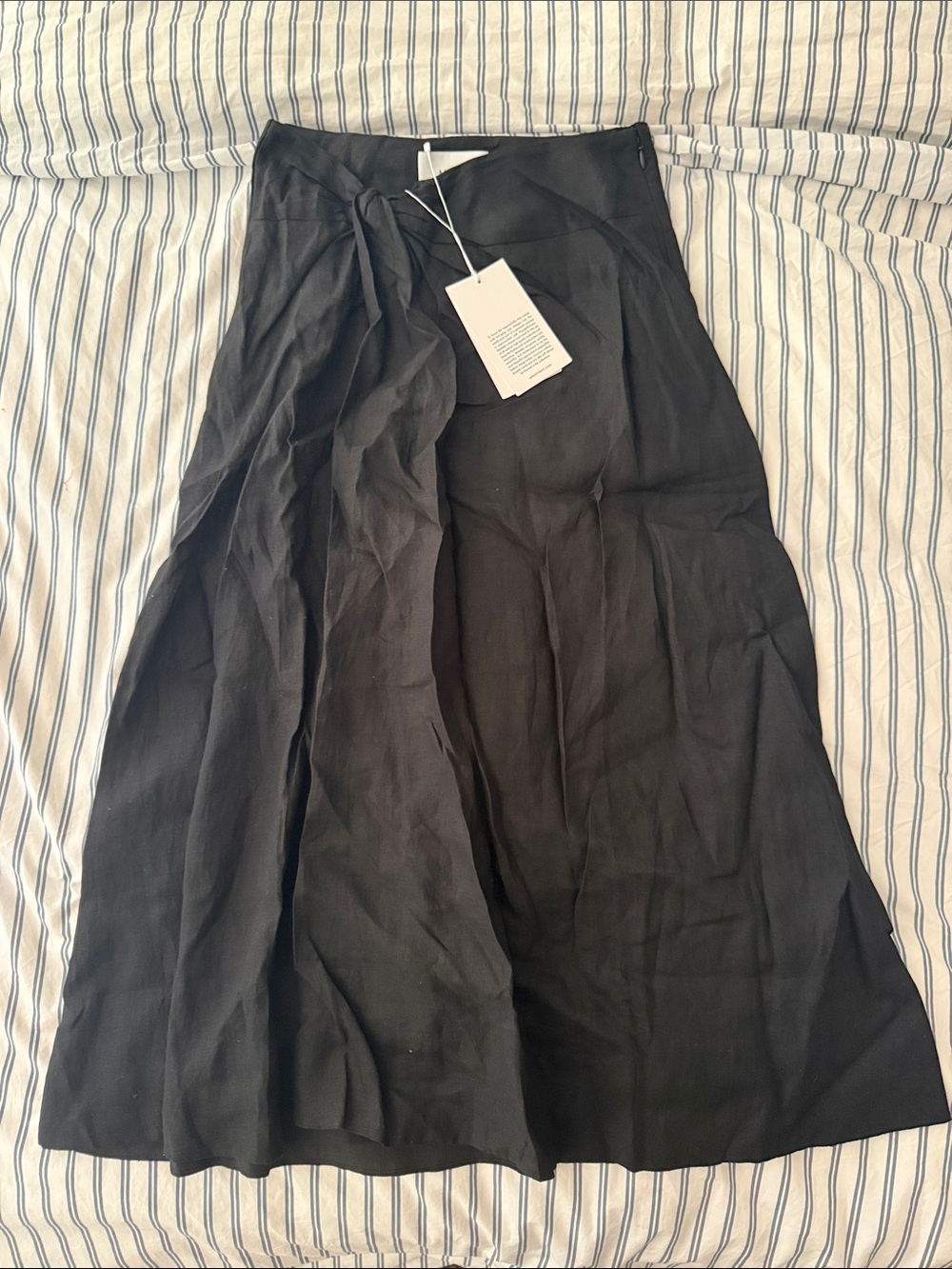 Modern Black Knot-Detail A-Line Midi Skirt - Picture 4 of 7